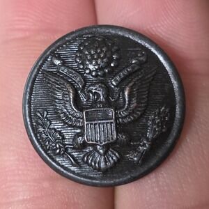 WWI US Army Great Seal Uniform Button Horstmann Phila Blackened Brass Antique